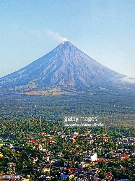 Mount Mayon Photos and Premium High Res Pictures .